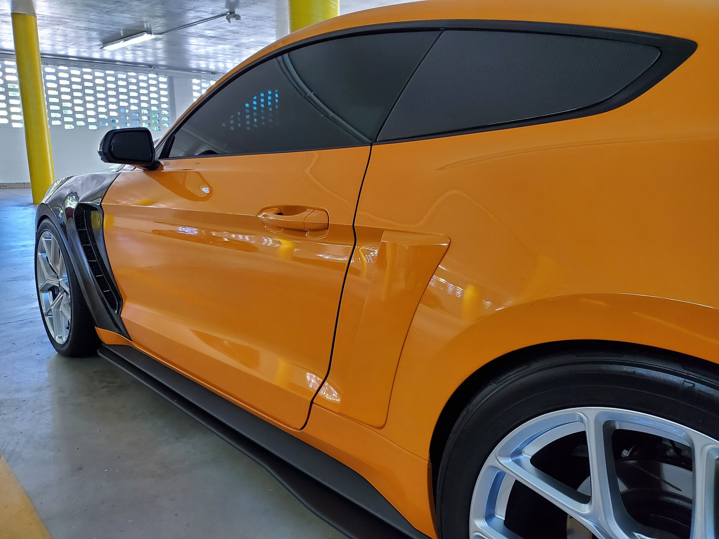 2015-23 MUSTANG CARBON FIBER TYPE-FLAT SIDE WINDOW LOUVERS (PAIR)