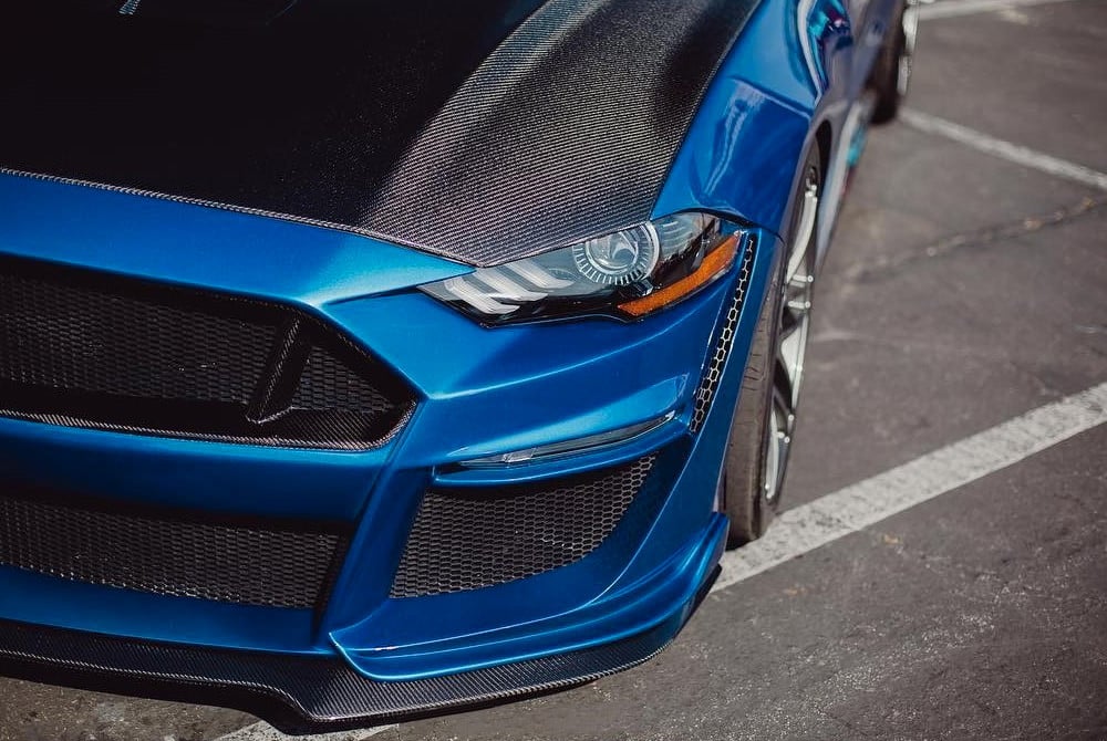 Anderson Composites Type-ST fiberglass front fenders for 2018-2023 Ford Mustang - installed front detail