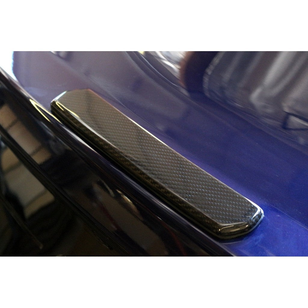 Ford Mustang S550 spoiler cover installation view